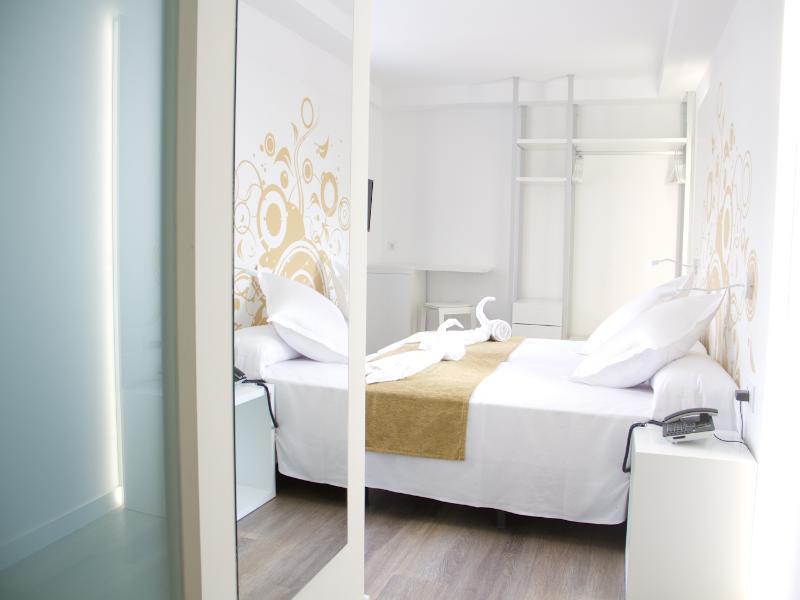 Apartamentos Triton กาลารัตจาดา ภายนอก รูปภาพ