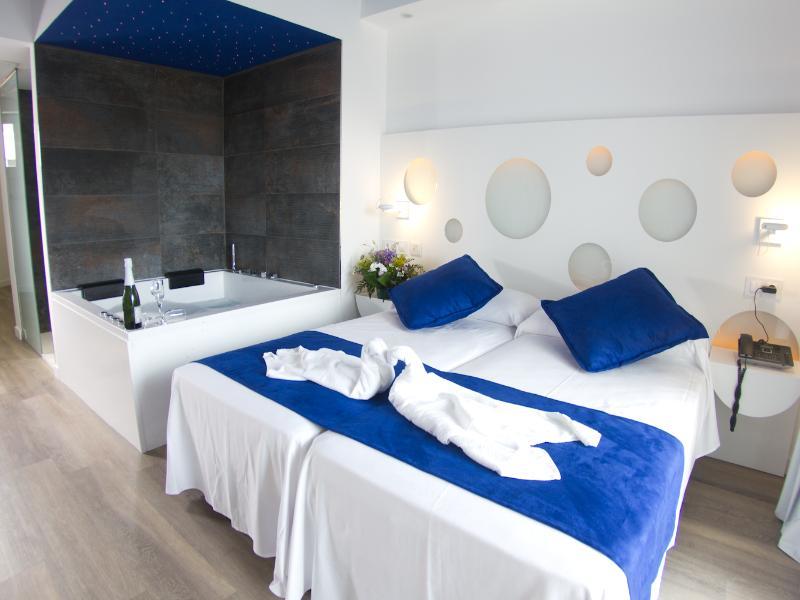 Apartamentos Triton กาลารัตจาดา ภายนอก รูปภาพ